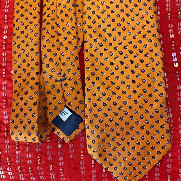 Barneys New York 💯 Silk Made in Italy 🇮🇹 Lucky Lady Bug Timeless Luxurious Tie